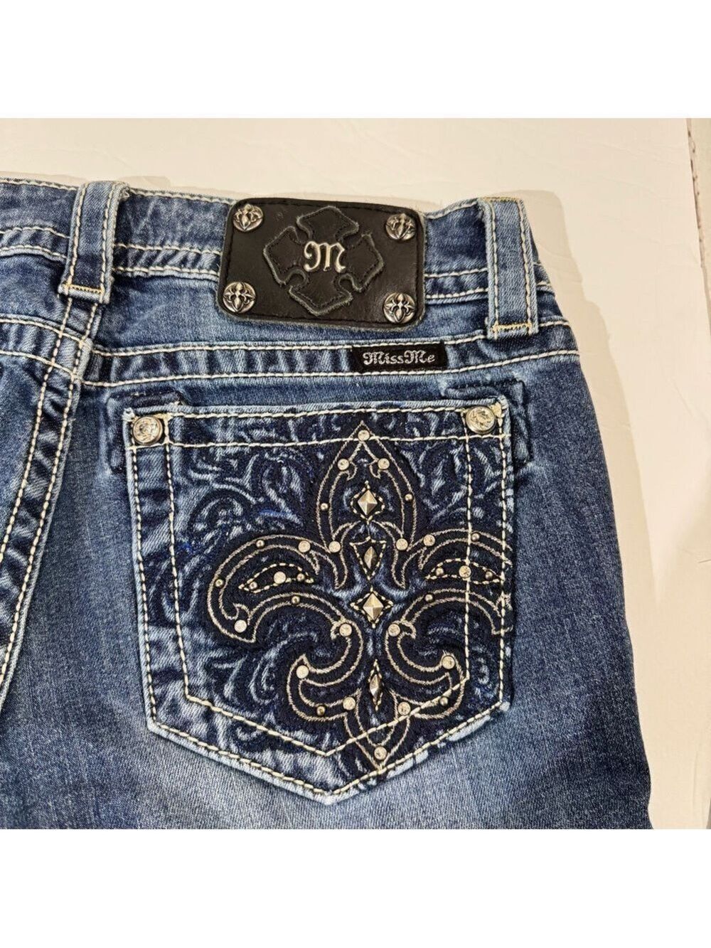 Miss Me Women's Blue Skinny Jeans with Fleur De Lis Bling Pockets 28/32